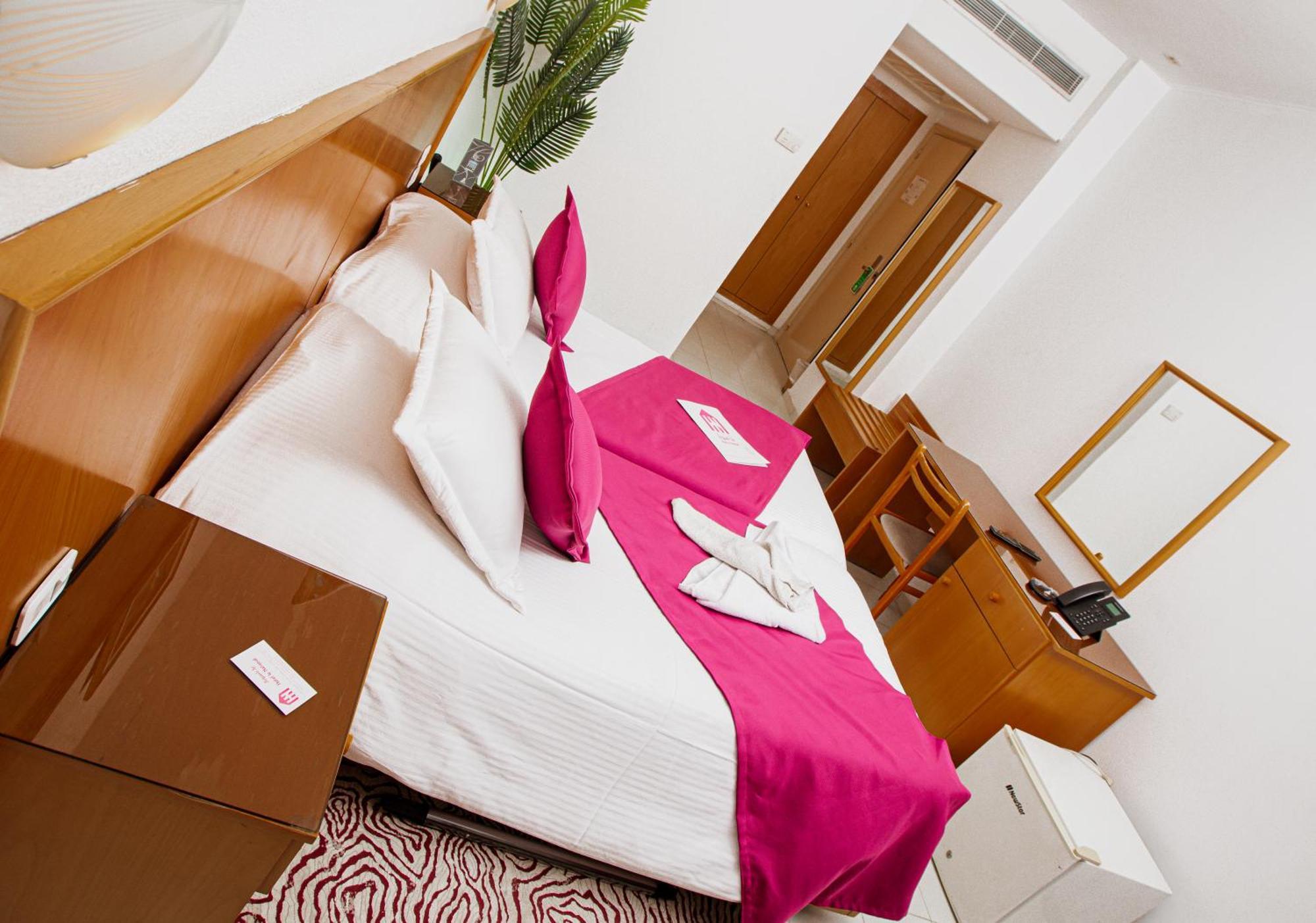 Hotel Le National 3*