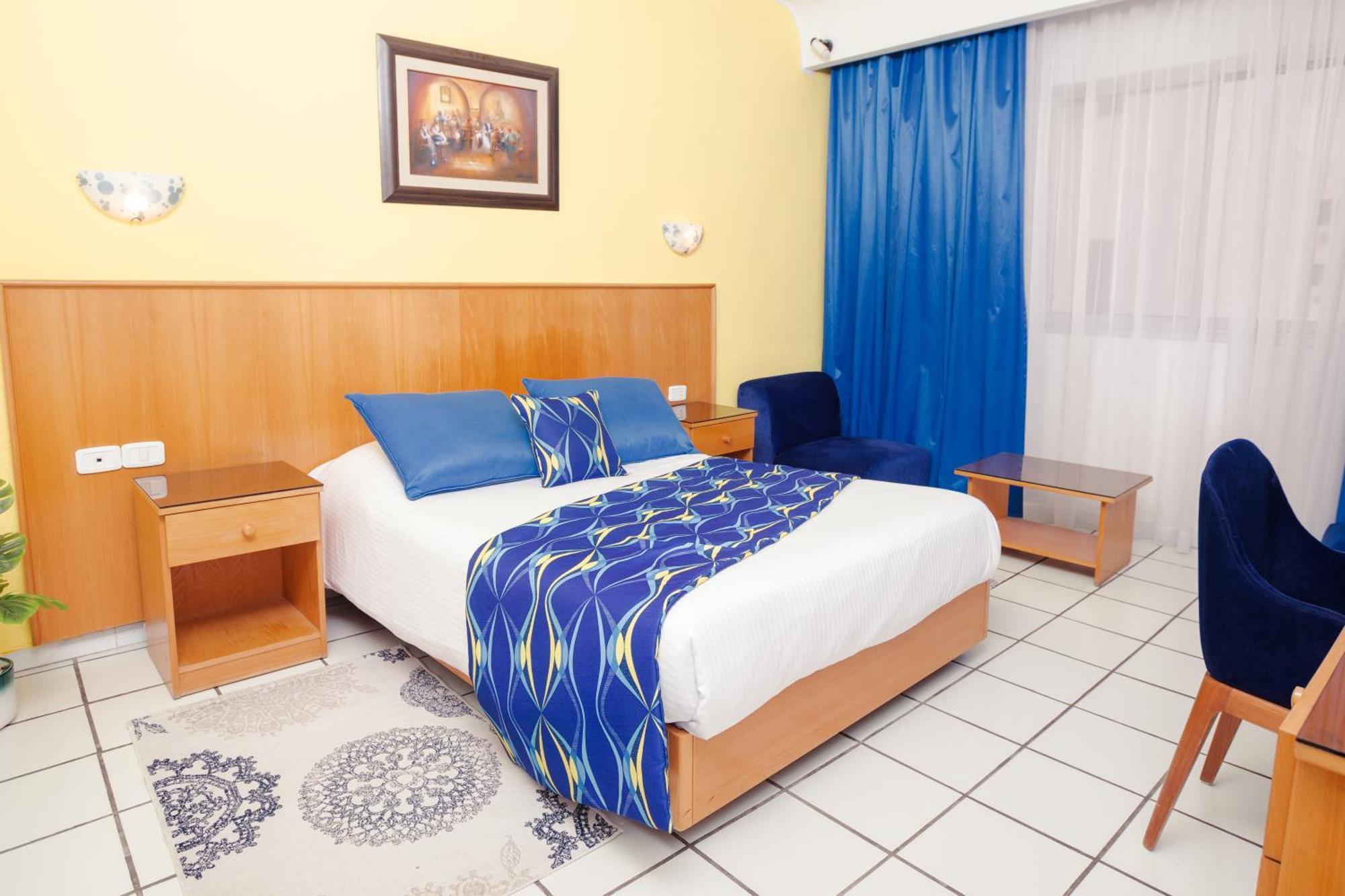 Le National Hotel 3*